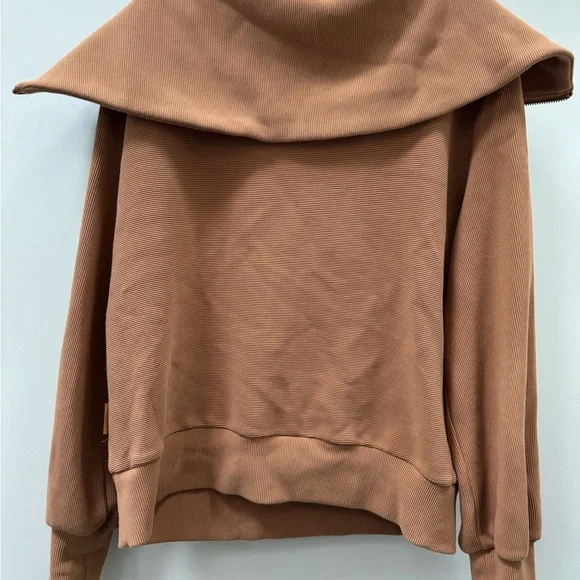 Varley Vine Pullover in Tan - Picture 3 of 4